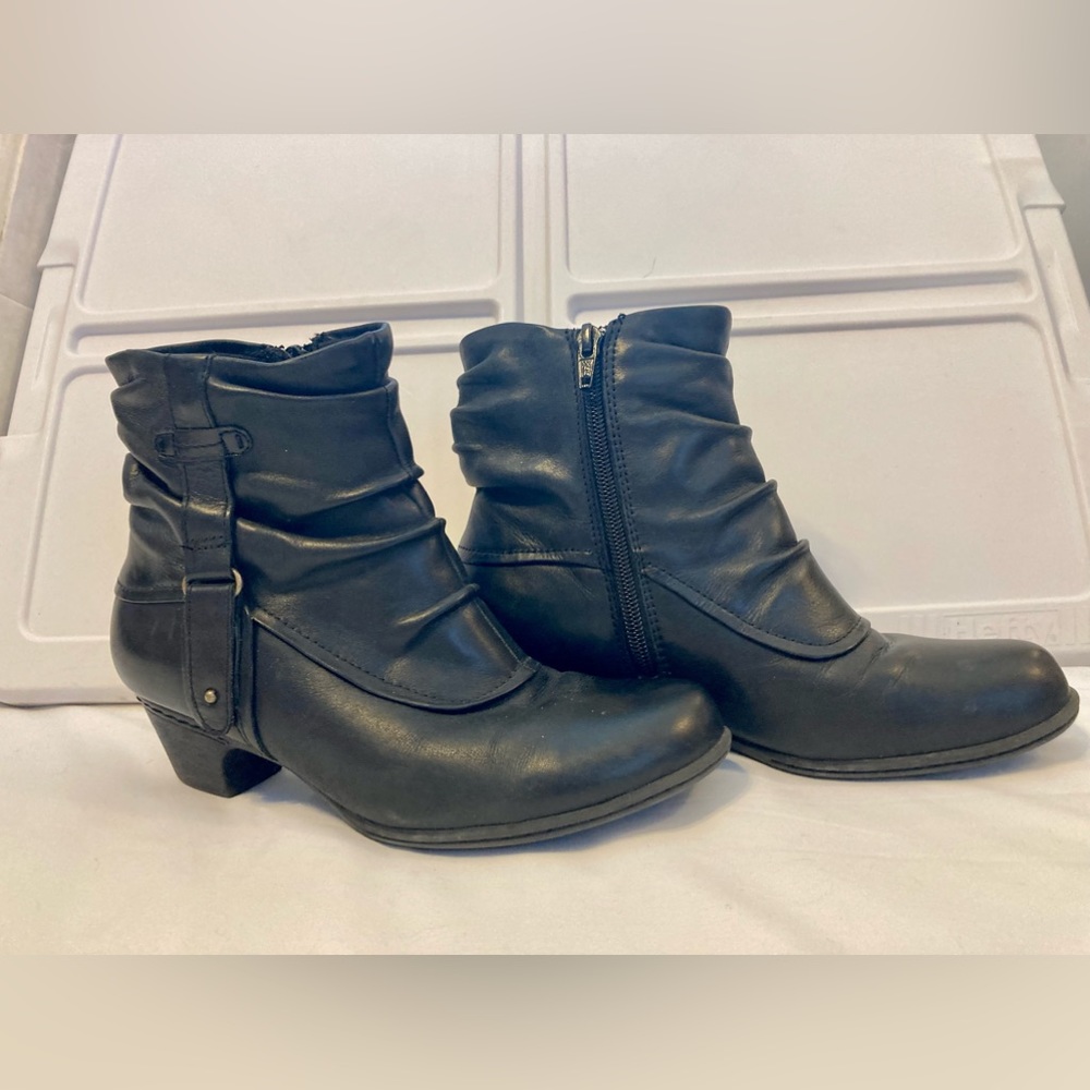 Cobb Hill comfortable leather booties 6W